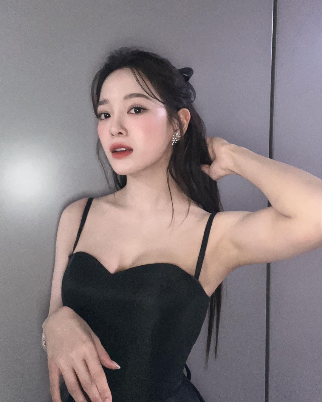 Bức hình gây sốt của sao nữ Hẹn hò chốn công sở - Ảnh 12. Bức hình gây sốt của sao nữ Hẹn hò chốn công sở - Ảnh 12.