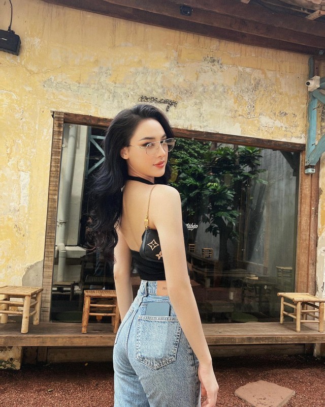 Ngắm vóc dáng nuột nà của cô gái Ê Đê từng bị tưởng nhầm là con lai vì “xinh như Tây” - Ảnh 5. Ngắm vóc dáng nuột nà của cô gái Ê Đê từng bị tưởng nhầm là con lai vì “xinh như Tây” - Ảnh 5.