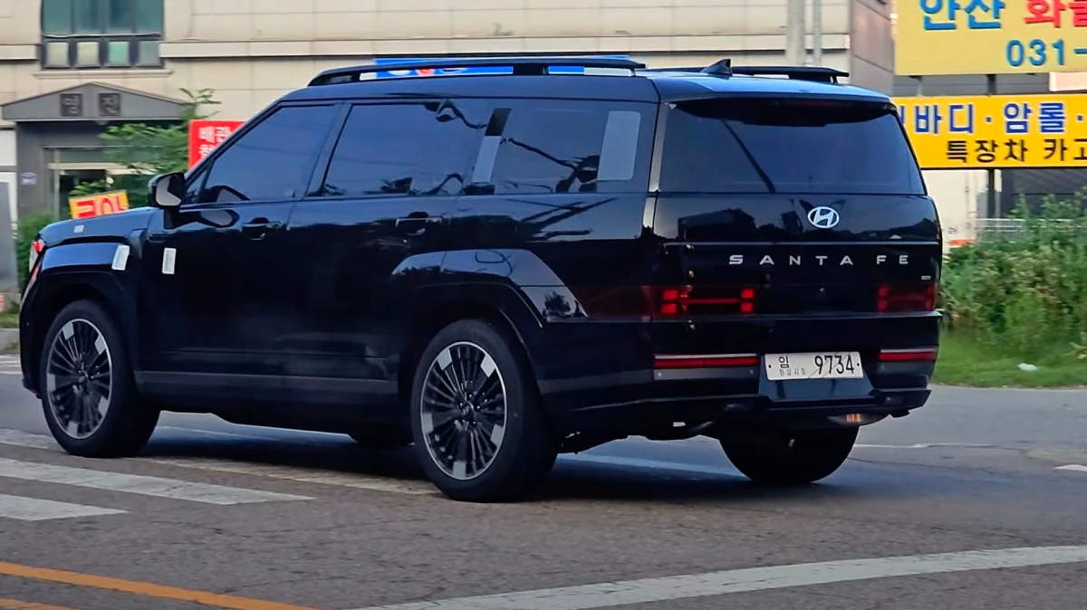 Hyundai Santa Fe 2024 lộ diện hình ảnh rõ nét trên đường phố - Ảnh 2.