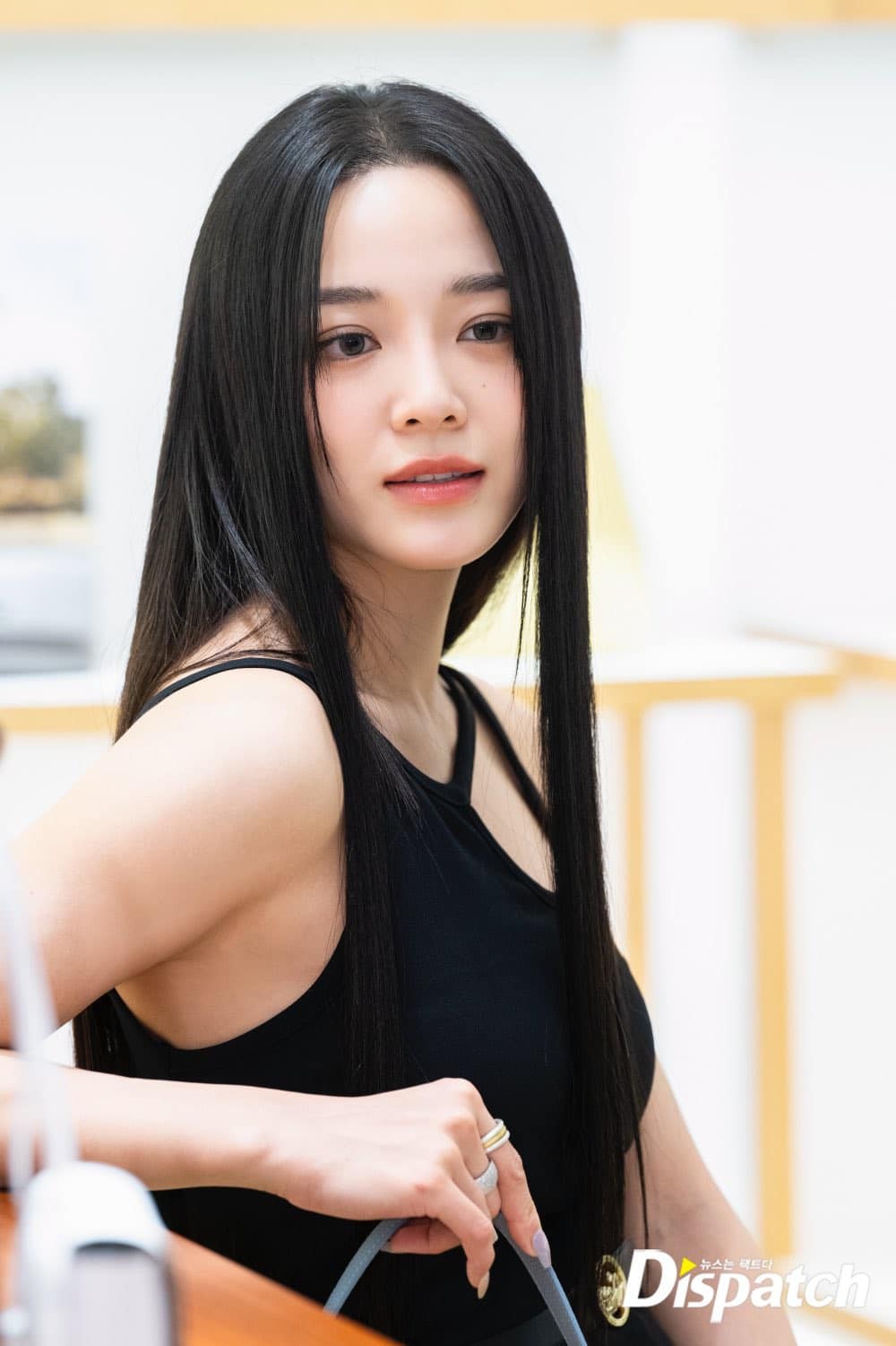 Bức hình gây sốt của sao nữ Hẹn hò chốn công sở - Ảnh 9. Bức hình gây sốt của sao nữ Hẹn hò chốn công sở - Ảnh 9.