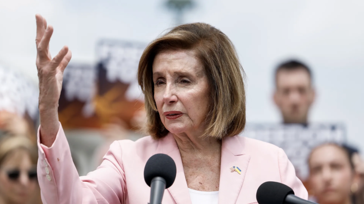 Bà Pelosi: Nước Mỹ sẽ không còn nếu ông Trump tái đắc cử tổng thống - Ảnh 1.