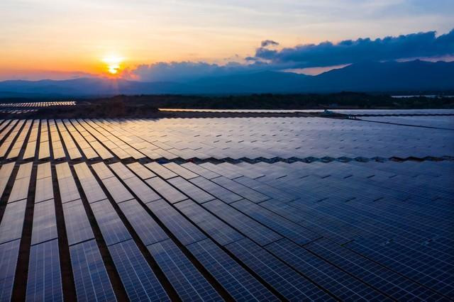 Mất hơn 1.400 tỷ đồng do áp giá sai cho 14 dự án điện mặt trời, Bộ Công thương yêu cầu EVN giải quyết