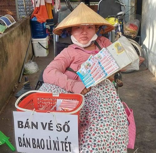 Chuyện diễn viên Việt Trinh và người phụ nữ khuyết tật - Ảnh 1.