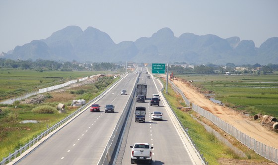 Cao tốc thông xe, từ Hà Nội vào Nghệ An chỉ còn 3,5 giờ - Ảnh 9.