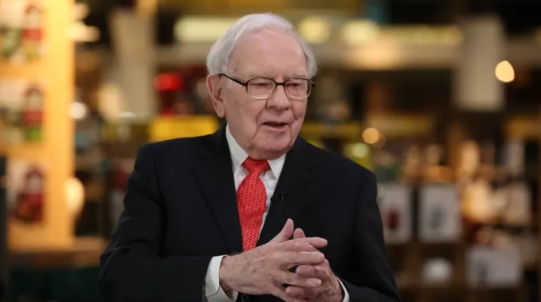 Tỷ phú “xưa nay hiếm” Warren Buffett: 93 tuổi vẫn trên đỉnh cuộc chơi, trí tuệ nhạy bén với khoản đầu tư “khác người”, xây công ty lớn nhất nhì thế giới - Ảnh 1.