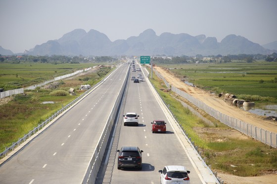 Cao tốc thông xe, từ Hà Nội vào Nghệ An chỉ còn 3,5 giờ - Ảnh 7.