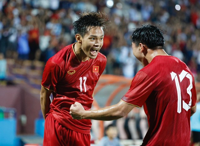 Vượt mặt các ông lớn, Việt Nam là đội đầu tiên vượt qua vòng loại U23 châu Á - Ảnh 1.