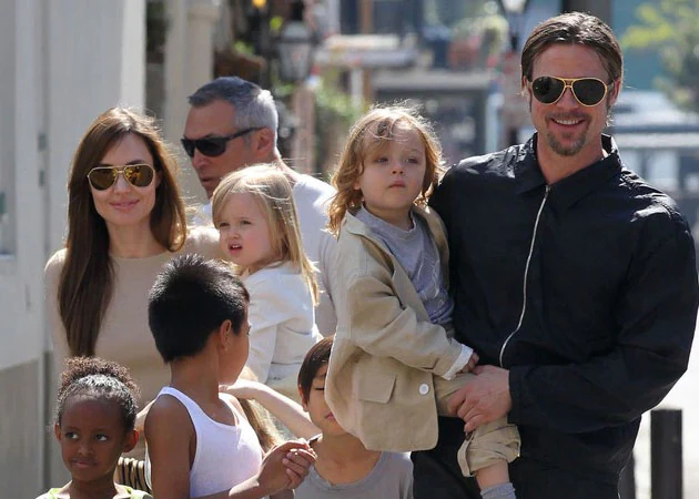 Angelina Jolie và Brad Pitt: Khi yêu vượt mọi chỉ trích, ly hôn tốn gần thập kỷ chưa xong - Ảnh 10.