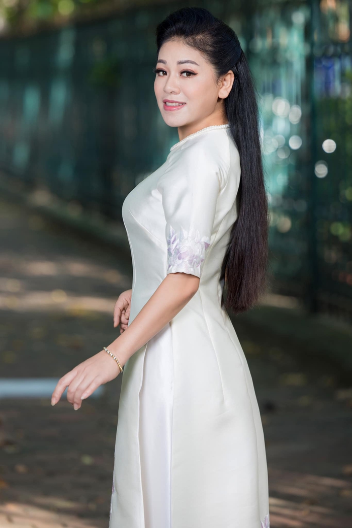 Ca sĩ Anh Thơ tuổi 47: Làm mẹ đơn thân, đủ tiền mua biệt thự vẫn ở chung cư vì con - Ảnh 1.