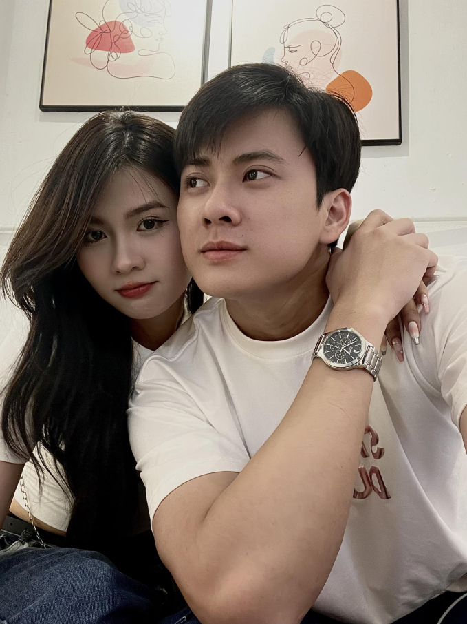 Công khai chưa lâu, cặp bác sĩ và hot girl phim Việt giờ vàng “xả” cảnh vừa makeup vừa liên tục hôn nhau - Ảnh 1.