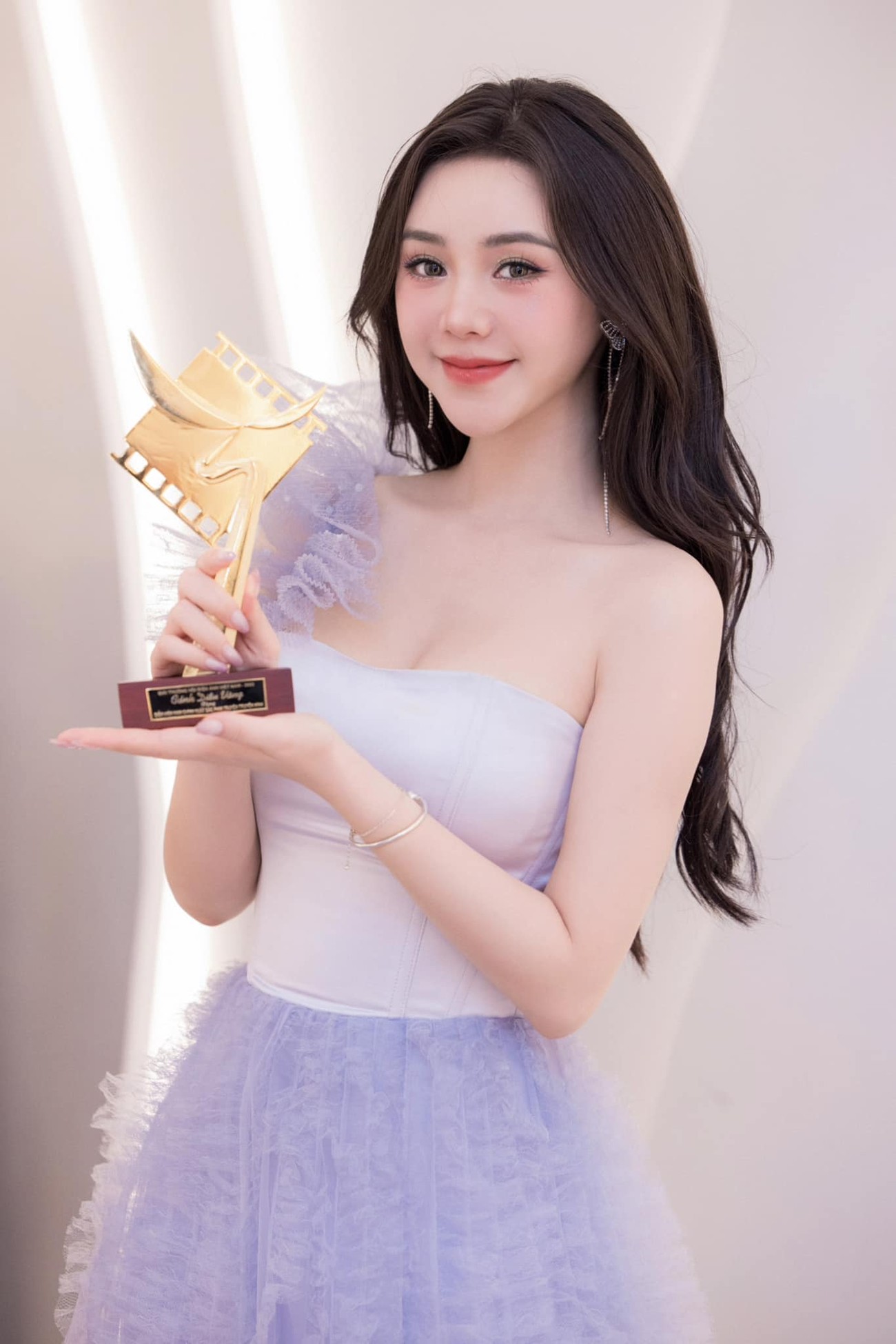 Nhận giải Cánh diều Vàng vẫn bị chê nhạt, Quỳnh Kool nói: Tôi đang ở sườn dốc bên này đi lên - Ảnh 3.