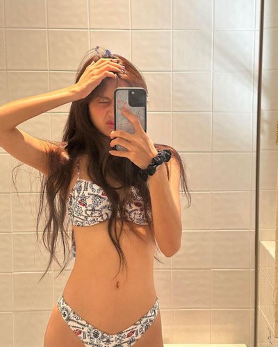 Fan nín thở trước loạt ảnh bikini cực cháy của BLACKPINK - Ảnh 2.