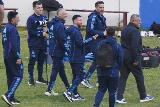 Messi bỏ buổi tập cuối cùng của Argentina - Ảnh 1.