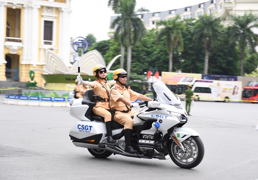 Cách đặc vụ bảo vệ Tổng thống Mỹ: Hàng nghìn người tham gia các chuyến công du - Ảnh 2.