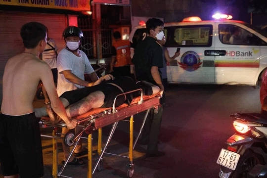 Cháy chung cư mini ở Hà Nội: 54 nạn nhân được đưa đi cấp cứu, hơn 10 người tử vong ngoại viện - Ảnh 4.