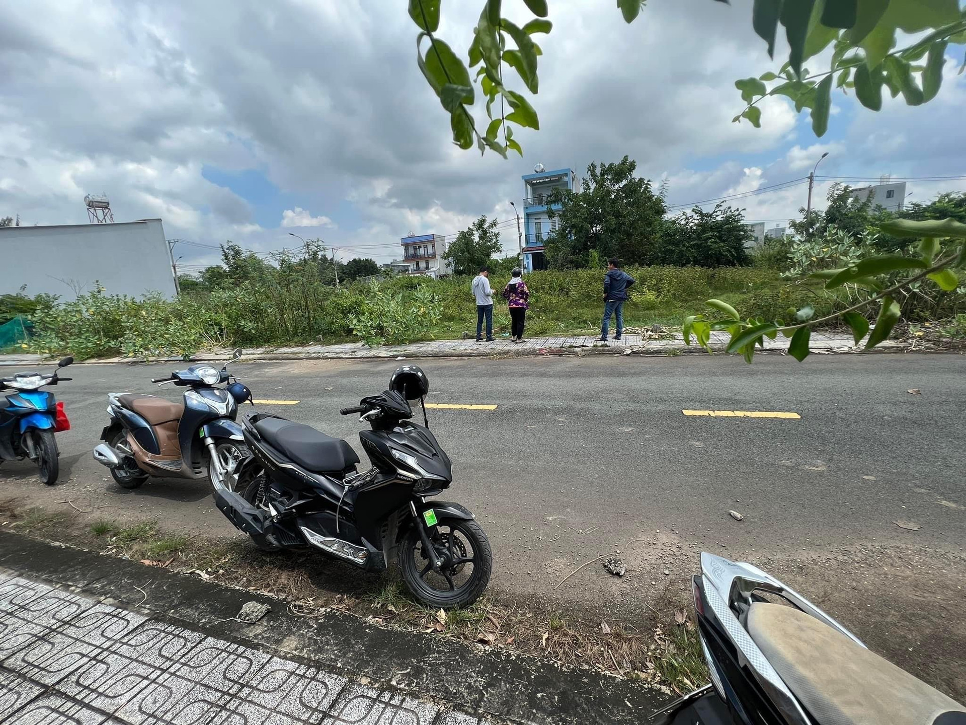 Người mua bất động sản xem hiện tại là cơ hội “dìm giá” người bán - Ảnh 2. Người mua bất động sản xem hiện tại là cơ hội “dìm giá” người bán - Ảnh 2.