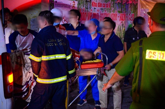 Cháy chung cư mini ở Hà Nội: 54 nạn nhân được đưa đi cấp cứu, hơn 10 người tử vong ngoại viện - Ảnh 2.
