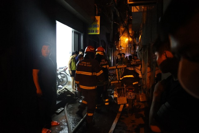 Cập nhật vụ cháy chung cư mini ở Hà Nội: Chủ tịch TP chỉ đạo khẩn trương điều tra nguyên nhân, làm rõ trách nhiệm - Ảnh 19.