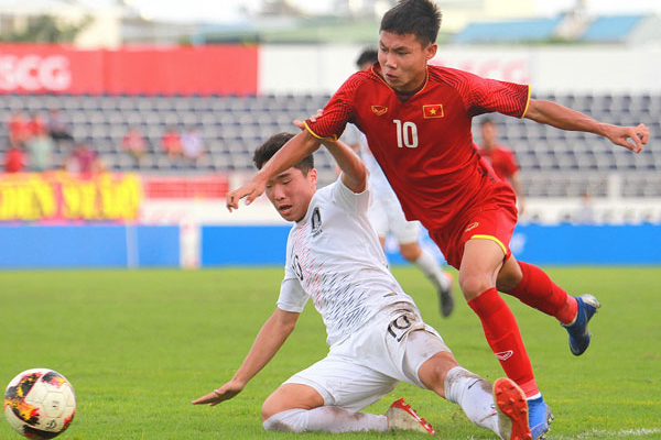 Từng sút tung lưới Hàn Quốc, thần đồng bóng đá Việt Nam bất ngờ giải nghệ ở tuổi 19 vì lý do đáng tiếc - Ảnh 1.