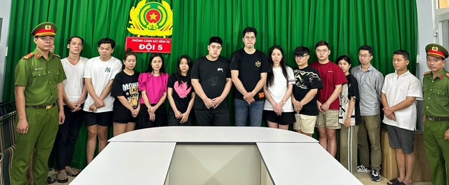 Phá sòng bài Poker tại chung cư cao cấp tại TPHCM - Ảnh 1. Phá sòng bài Poker tại chung cư cao cấp tại TPHCM - Ảnh 1.