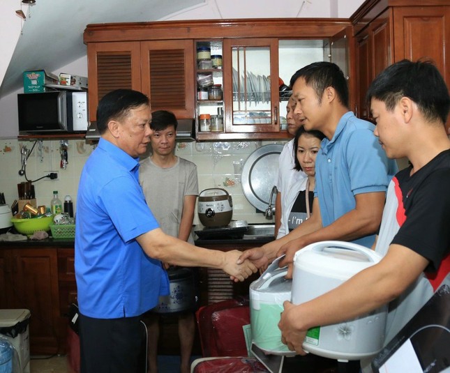 Hà Nội hỗ trợ tiền thuê nhà 6 tháng cho người bị nạn trong vụ cháy chung cư mini - Ảnh 1.