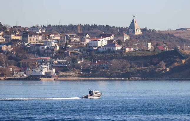 Crimea bán khoảng 100 tài sản Ukraine, bao gồm cả của ông Zelensky - Ảnh 1.