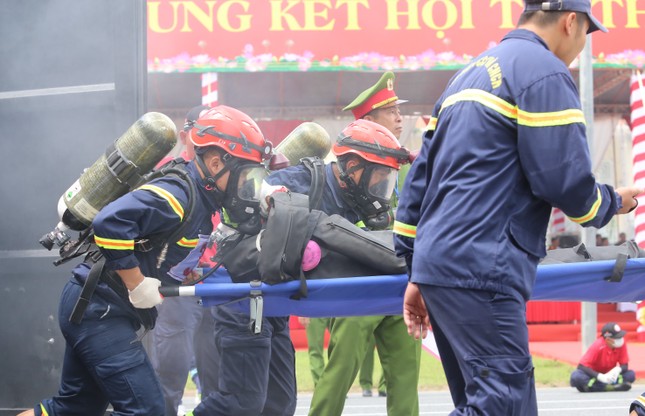 600 cán bộ, chiến sĩ phòng cháy chữa cháy thi tài cứu nạn, cứu hộ - Ảnh 8.