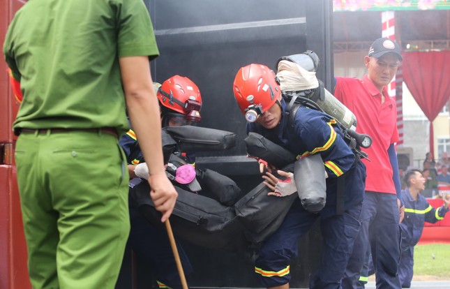 600 cán bộ, chiến sĩ phòng cháy chữa cháy thi tài cứu nạn, cứu hộ - Ảnh 6.