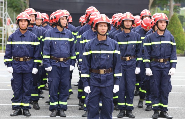 600 cán bộ, chiến sĩ phòng cháy chữa cháy thi tài cứu nạn, cứu hộ - Ảnh 1.