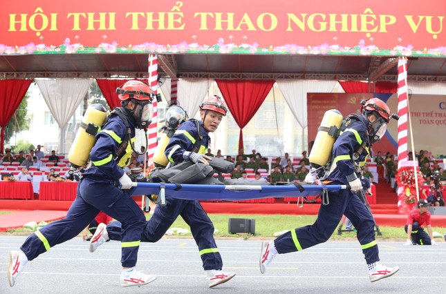 600 cán bộ, chiến sĩ phòng cháy chữa cháy thi tài cứu nạn, cứu hộ - Ảnh 11.