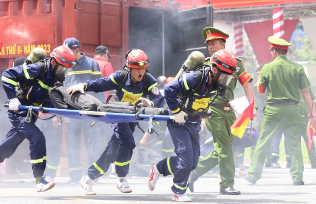 600 cán bộ, chiến sĩ phòng cháy chữa cháy thi tài cứu nạn, cứu hộ - Ảnh 10.