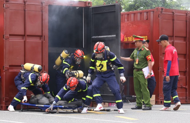 600 cán bộ, chiến sĩ phòng cháy chữa cháy thi tài cứu nạn, cứu hộ - Ảnh 9.