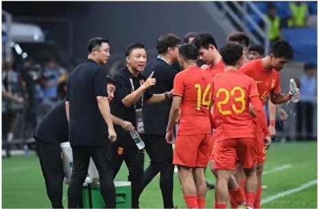 Báo Trung Quốc: “Nhìn U23 Việt Nam và 3 đội khác ở Đông Nam Á đi tiếp mà lạnh sống lưng!” - Ảnh 3.