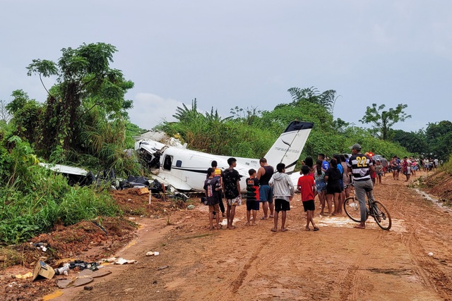 Khoảnh khắc cuối của chiếc máy bay Brazil trước khi gặp nạn khiến toàn bộ hành khách và phi công thiệt mạng - Ảnh 6.