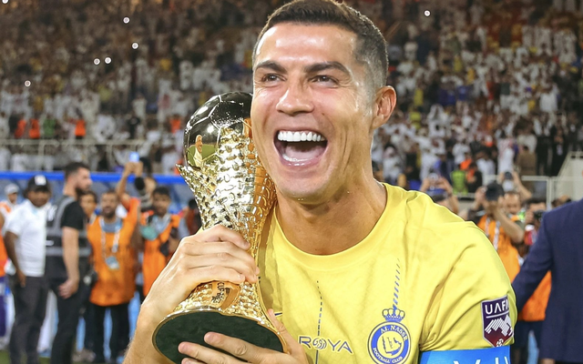  Sự bền bỉ đáng kinh ngạc của Ronaldo ở tuổi 38: Thi đấu 13 trận trong 49 ngày, bỏ túi 13 bàn thắng  - Ảnh 1.