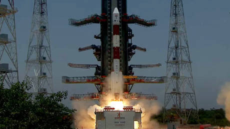 Ấn Độ phóng tàu thăm dò Mặt Trời - Ảnh 1.