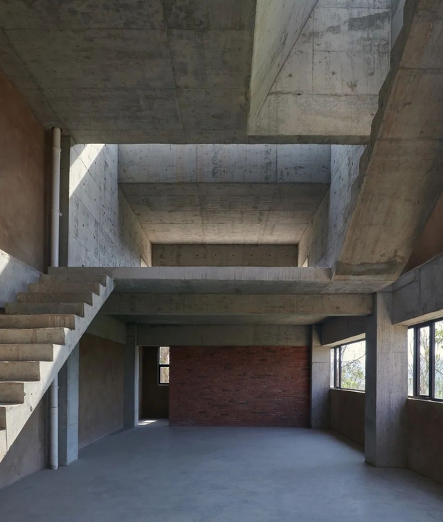 Bỏ cuộc sống ở th&agrave;nh phố, c&ocirc; g&aacute;i d&ugrave;ng tiền tiết kiệm 10 năm x&acirc;y nh&agrave; gần 15 tỷ đồng b&aacute;o hiếu bố mẹ - Ảnh 7.