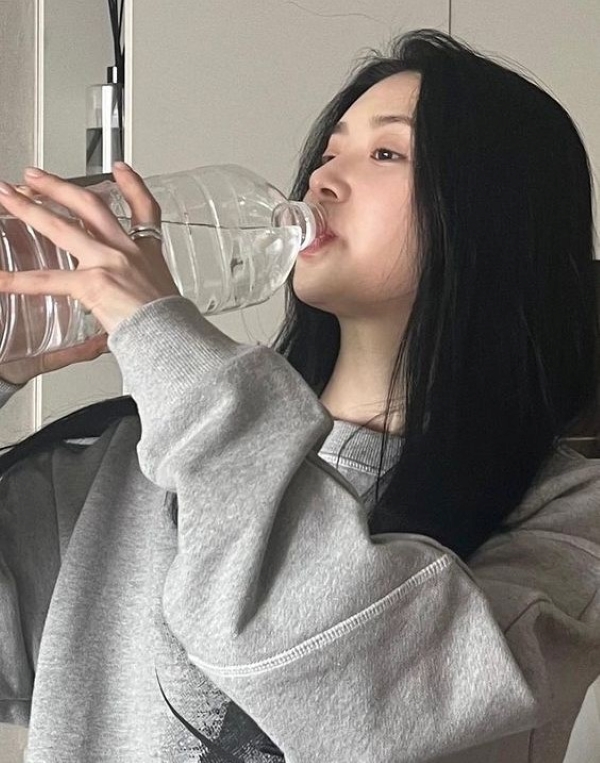 4 sai lầm khi uống nước đang âm thầm làm hại trái tim nhưng nhiều người mắc - Ảnh 1. 4 sai lầm khi uống nước đang âm thầm làm hại trái tim nhưng nhiều người mắc - Ảnh 1.