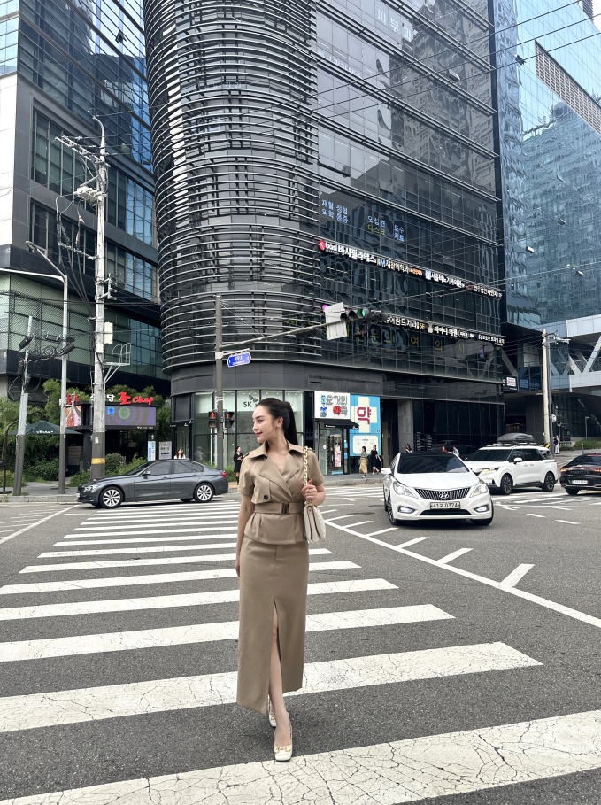 Phong cách đời thường cuốn hút của Chi Hoàng - mẫu ảnh được báo Thái ca ngợi - Ảnh 4.