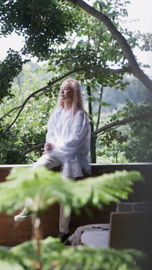 Bỏ cuộc sống ở th&agrave;nh phố, c&ocirc; g&aacute;i d&ugrave;ng tiền tiết kiệm 10 năm x&acirc;y nh&agrave; gần 15 tỷ đồng b&aacute;o hiếu bố mẹ - Ảnh 5.