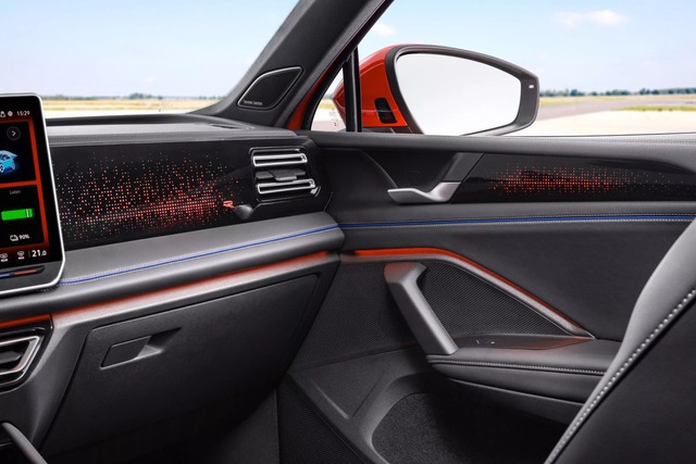 Volkswagen Tiguan 2024 ra mắt với nội thất như xe sang, chạy 100 km không cần xăng - Ảnh 9.