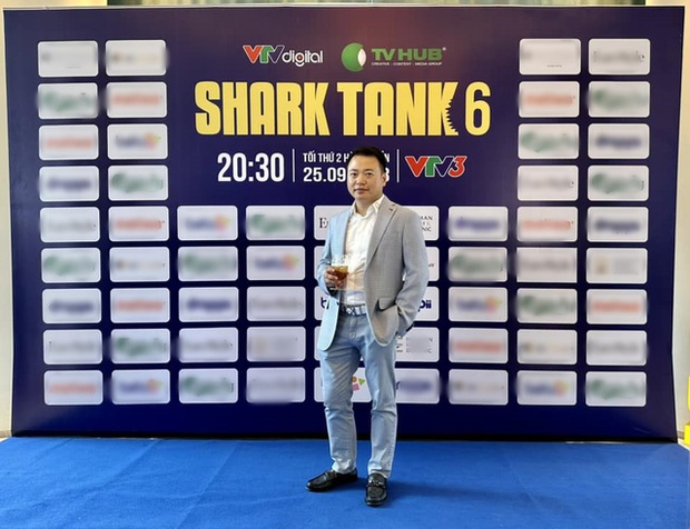 Shark Bình xuất hiện lẻ bóng tại sự kiện được khen trẻ trung, Shark Hưng và phu nhân tình tứ sánh đôi - Ảnh 3.