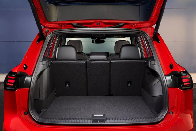 Volkswagen Tiguan 2024 ra mắt với nội thất như xe sang, chạy 100 km không cần xăng - Ảnh 2.