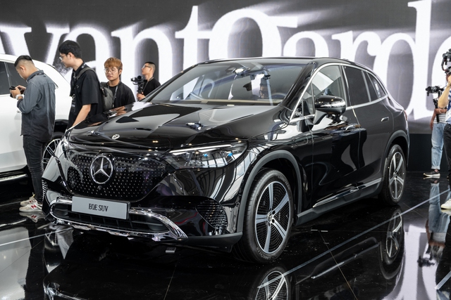 Chi tiết Mercedes-Benz EQE SUV giá từ 3,999 tỷ tại Việt Nam: Nhiều trang bị như EQS, đầy pin đủ chạy TP.HCM - Phú Yên - Ảnh 1.