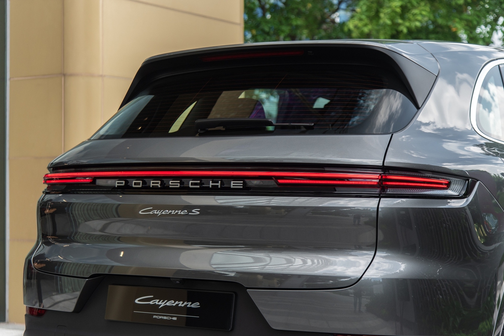 Chi tiết Porsche Cayenne 2024 tại Việt Nam: Giá từ 5,56 tỷ, khoang lái 3 màn hình, mạnh hơn, đèn đắt tiền thành tiêu chuẩn - Ảnh 13.