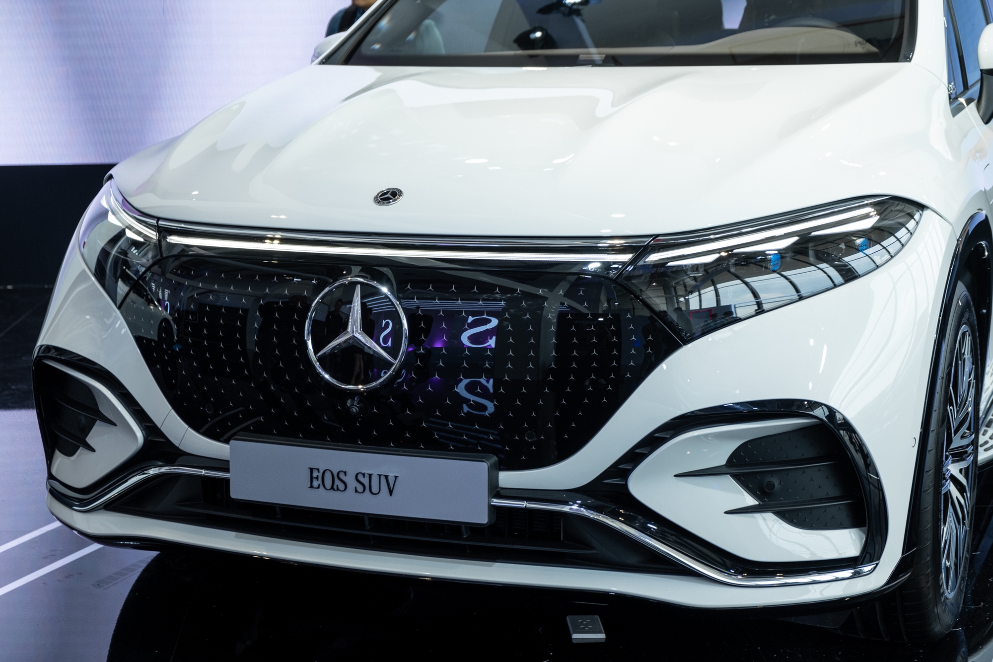 Chi tiết Mercedes-Benz EQS SUV giá 4,999 tỷ tại Việt Nam: Nhiều công nghệ nhất phân khúc, sạc đầy đủ chạy Hà Nội - Huế - Ảnh 5.