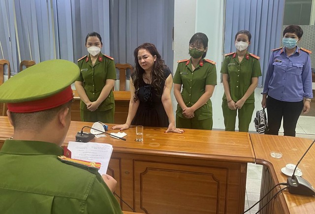 Toàn cảnh vụ án Nguyễn Phương Hằng: Từ làm mưa, làm gió trên mạng đến những giọt nước mắt tại tòa - Ảnh 2.