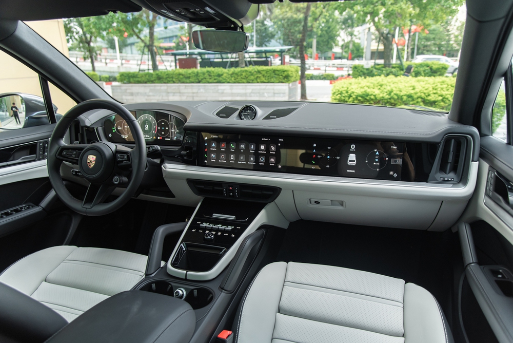 Chi tiết Porsche Cayenne 2024 tại Việt Nam: Giá từ 5,56 tỷ, khoang lái 3 màn hình, mạnh hơn, đèn đắt tiền thành tiêu chuẩn - Ảnh 5.