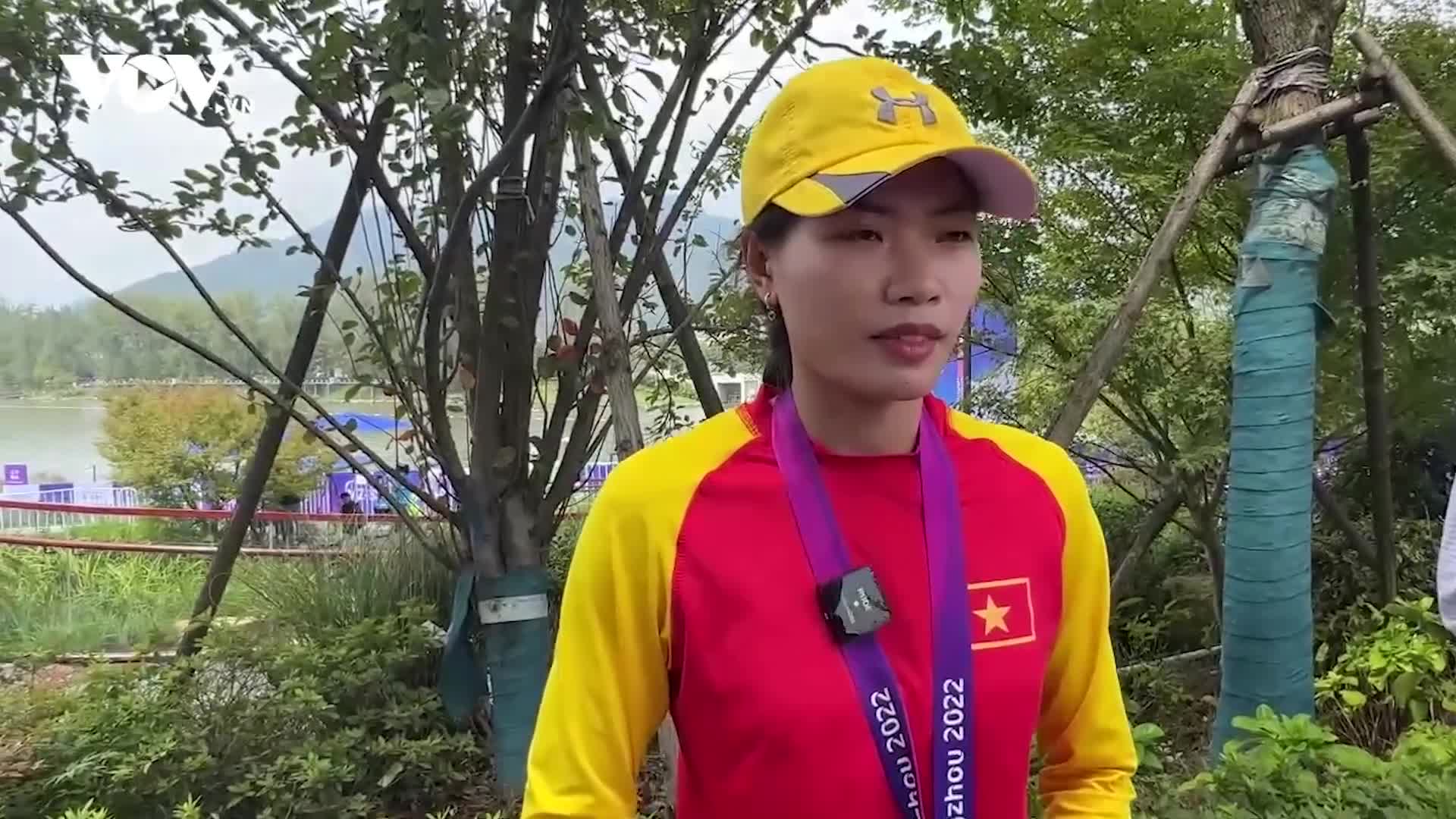Nữ VĐV Việt Nam xúc động khi giành huy chương ở lần đầu tham dự ASIAD