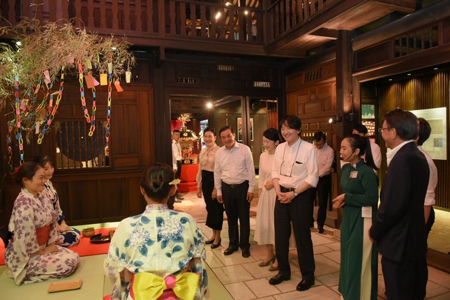 Hoàng thái tử Nhật Bản và Công nương thăm phố cổ Hội An - Ảnh 3.